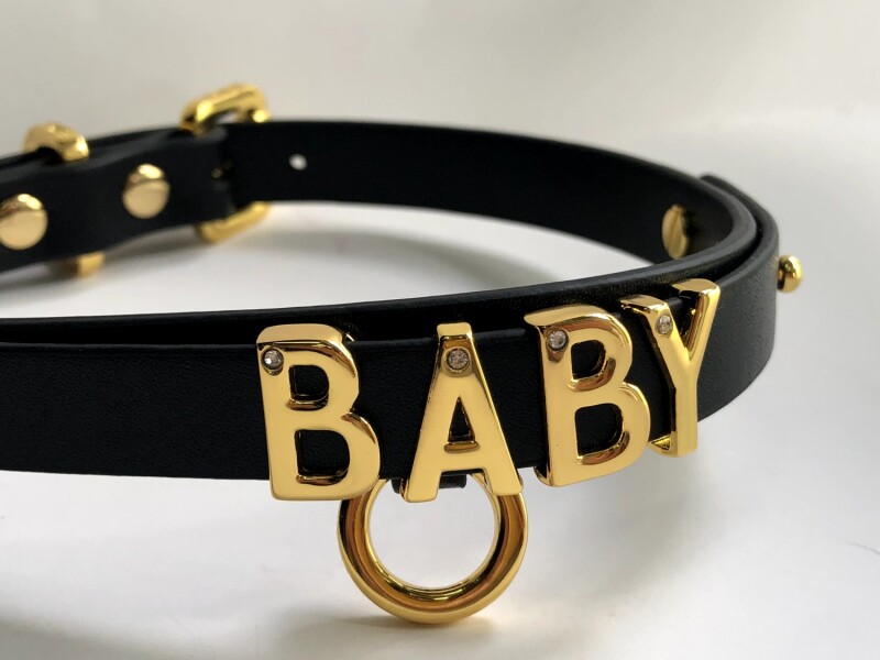 Чокер L з написом Baby від UPKO, зі шкіри, чорний із золотою фурнітурою - Изображение 3