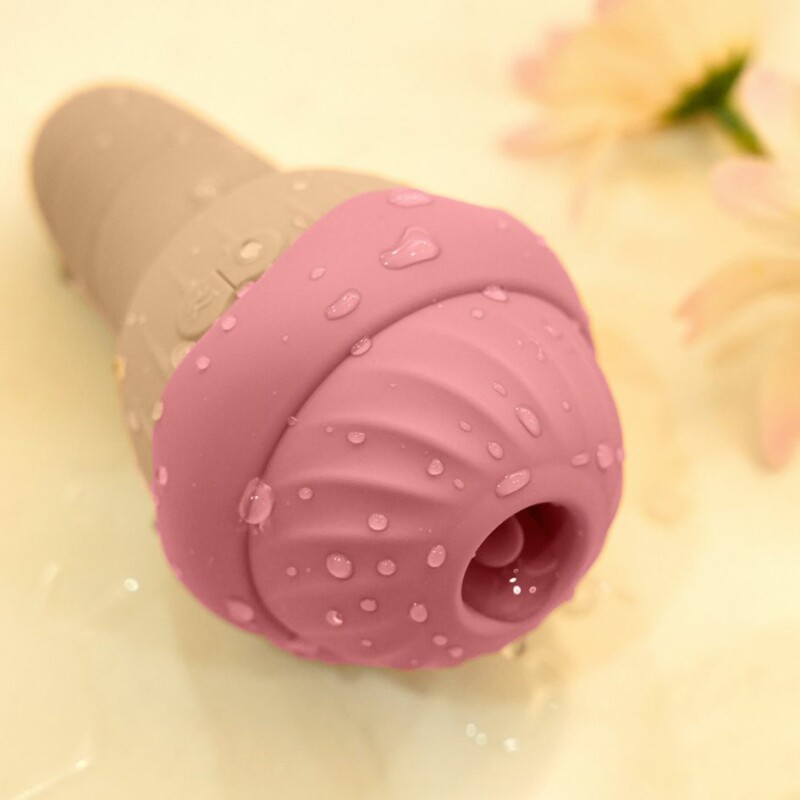 Вібратор для клітора у формі морозива Sweet Em Ice Cream з вакуумом та язичком, рожевий, 10.8 x 6.1 см - Изображение 3
