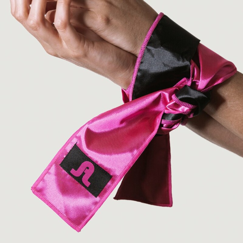Пов`язка на очi та руки Adrien Lastic Satin Sash чорно-рожева, 135 x 6.5 см - Зображення 1