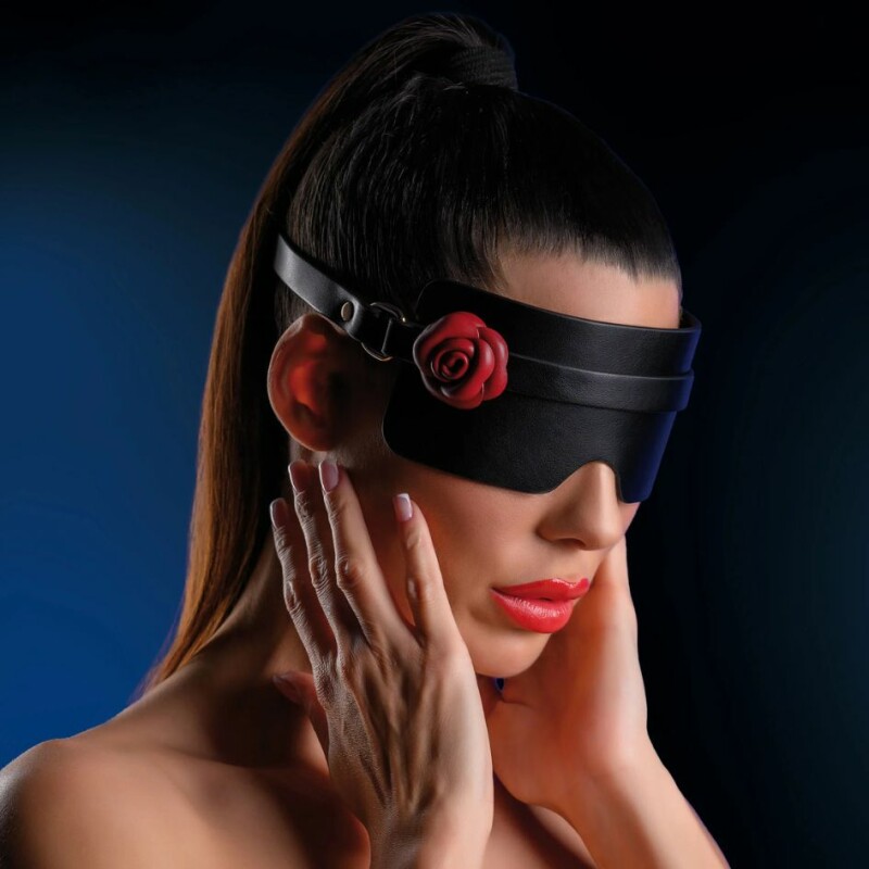 Маска на очі Taboom Wild Roses Mask з  трояндою, чорна - Зображення 3