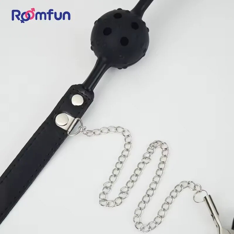 Кляп з чотирма отворами Roomfun із затискачами для сосків, чорний, 4.2 см - Зображення 5