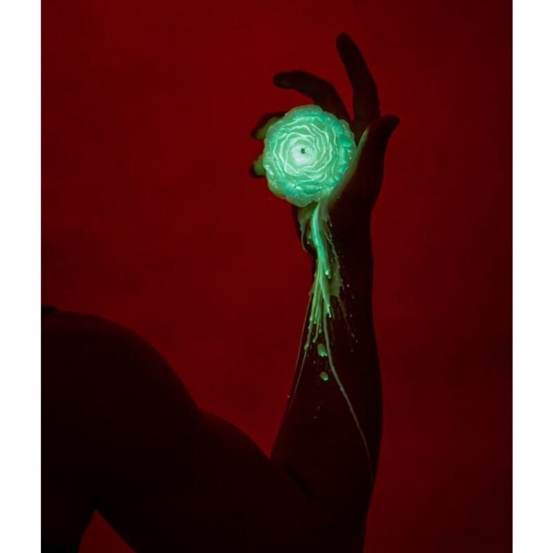 Свічка півонія люмінісцентна GlowKink 65 г, низькотемпературна, L, для БДСМ, салатова - Зображення 2