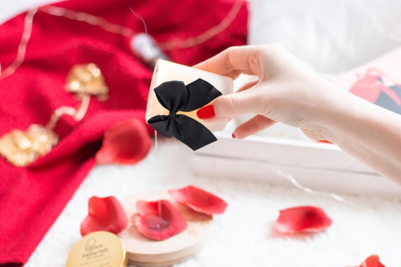 Масажна свічка для поцілунків Bijoux, 70 г, Indiscrets Melt my heart, з ароматом солоної карамелі - Зображення 7