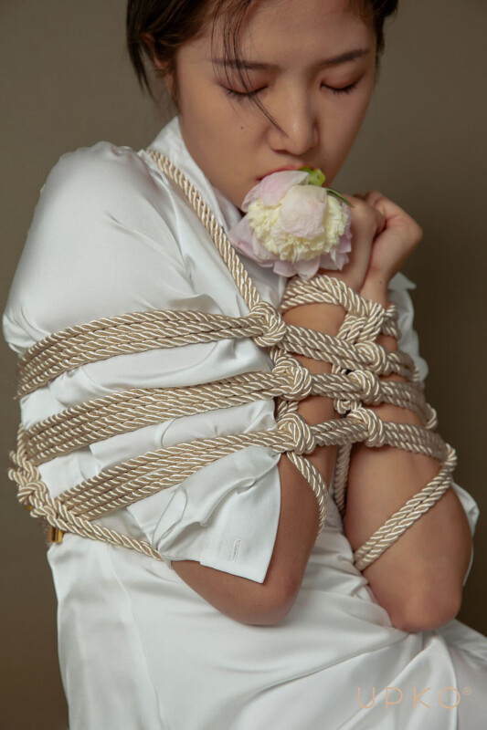 Мотузка для бондажа UPKO Restraint Bondage Rope, червона, 10 м - Изображение 3