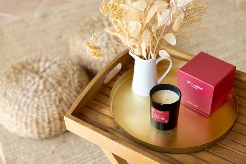 Масажна свічка Womanizer, 155 г, Scented Candle з ароматом білого чаю - Изображение 4