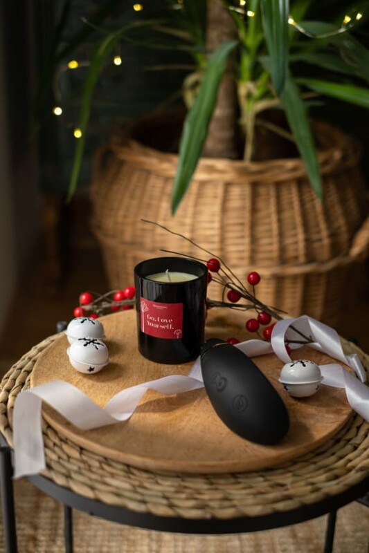 Масажна свічка Womanizer, 155 г, Scented Candle з ароматом білого чаю - Изображение 5