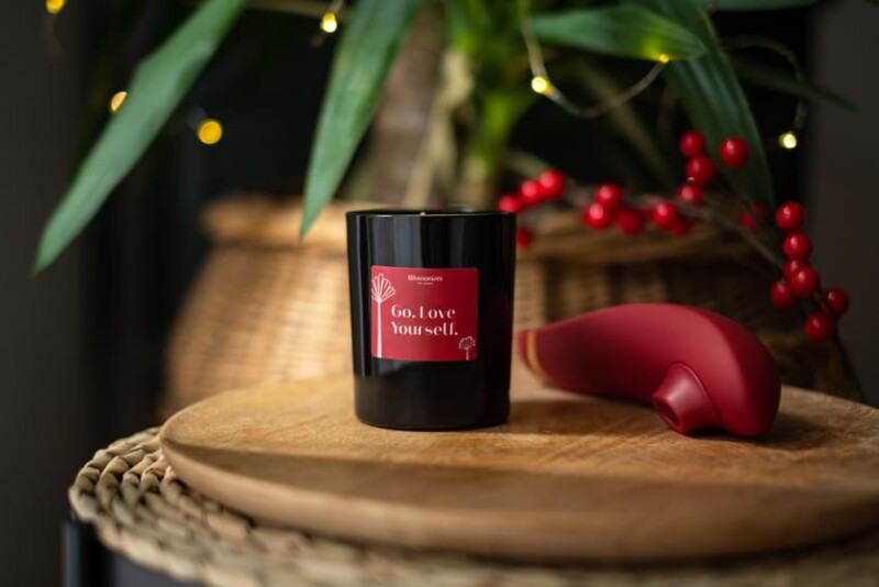 Масажна свічка Womanizer, 155 г, Scented Candle з ароматом білого чаю - Изображение 9