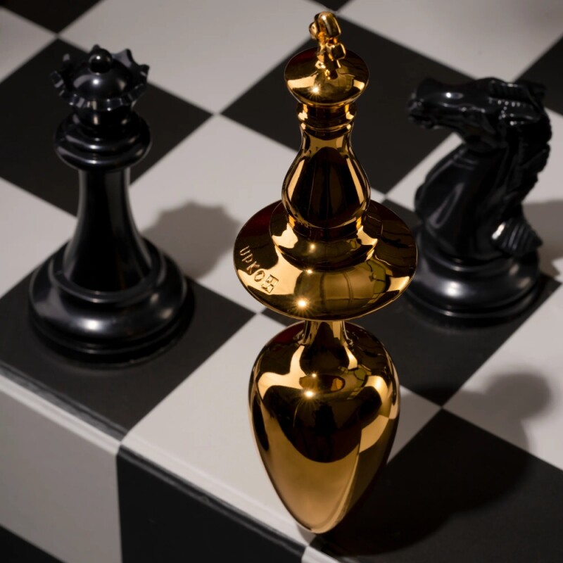 Анальна пробка у вигляді шахової фігури UPKO The Chess Collection Chess King металева, золота, 14 х 4.5 см - Зображення 2