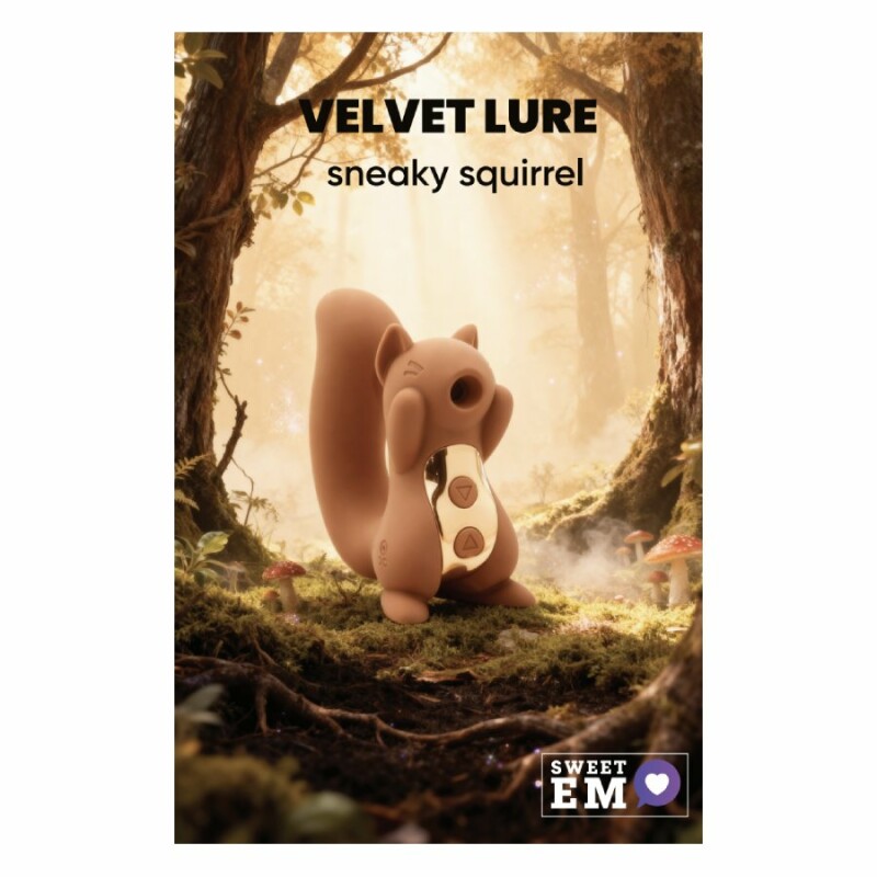 Вакуумний стимулятор клітора Sweet Em Sneaky Squirrel бежевий, з вібрацією, 10.5 х 8.9 см