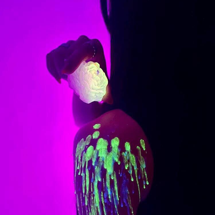 Свічка півонія люмінісцентна GlowKink 65 г, низькотемпературна, L, для БДСМ, різнокольорова - Изображение 8
