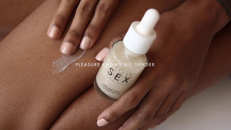 Мерехтлива суха олія для тіла і волосся Slow Sex by Bijoux Indiscrets Intimate Shimmer Oil з кокосовим ароматом, 30 мл - Зображення 7