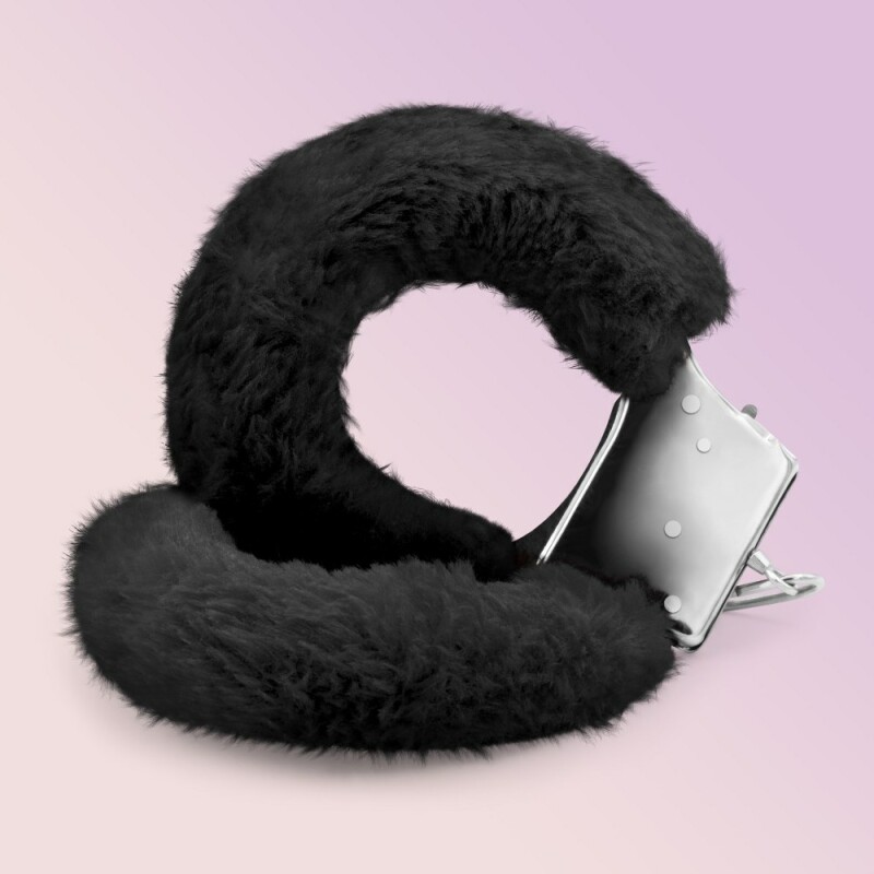 Наручники металеві Crushious Love Cuffs зі штучним чорним хутром, сріблясті - Зображення 1