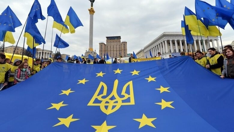 Стало известно, за чей счет будет заново укладываться асфальт возле ДК