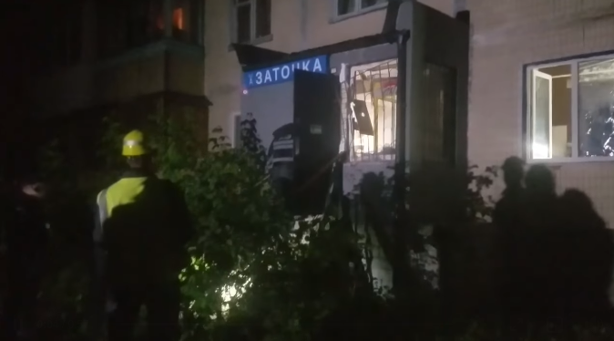 В Киеве ночью случился взрыв в жилом доме. Есть пострадавший, - ВИДЕО