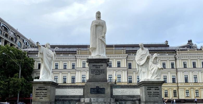 Фото памятник княгине ольге в киеве