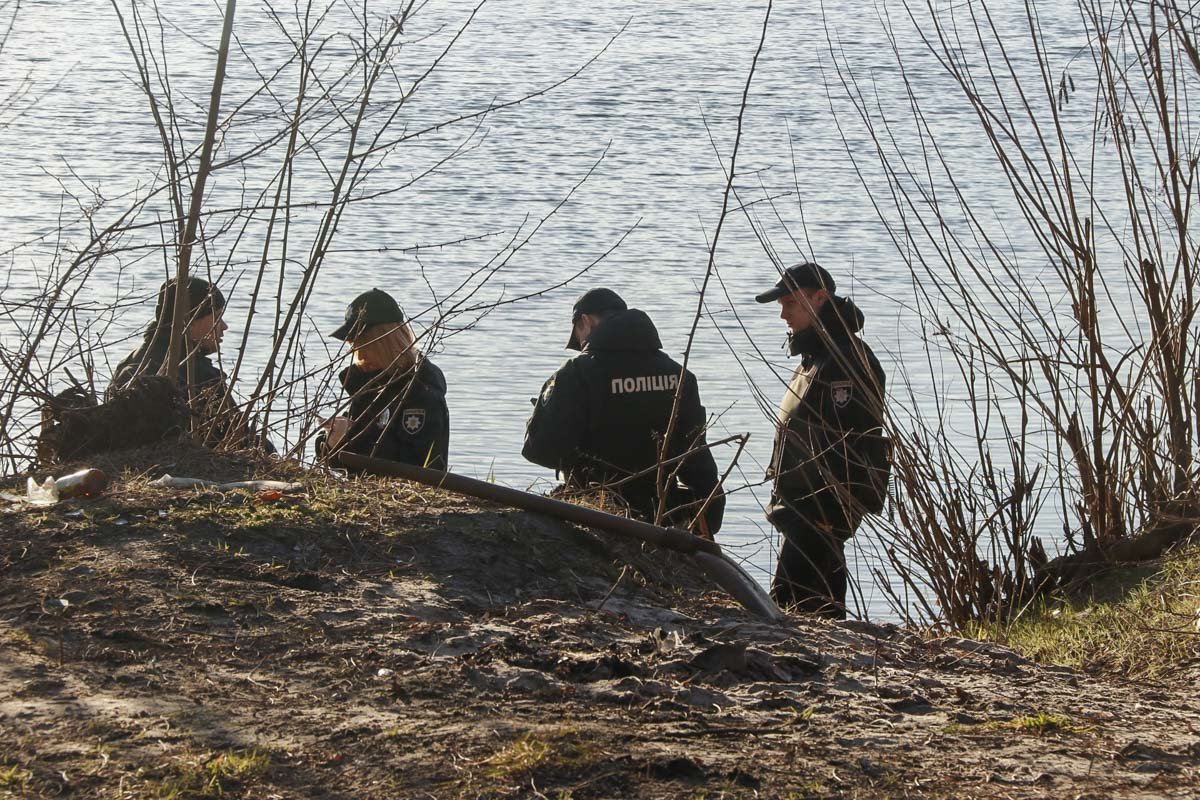 В реке на Позняках обнаружили человеческие останки, - ФОТО, фото-1 В реке на Позняках обнаружили человеческие останки, - ФОТО, фото-1, Фото: Информатор