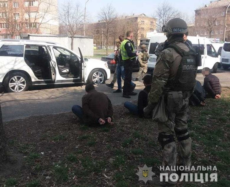 В Киеве иностранцы со стрельбой вымогали деньги от предприн..., фото-1 В Киеве иностранцы со стрельбой вымогали деньги от предпринимателя, - ФОТО, фото-1
