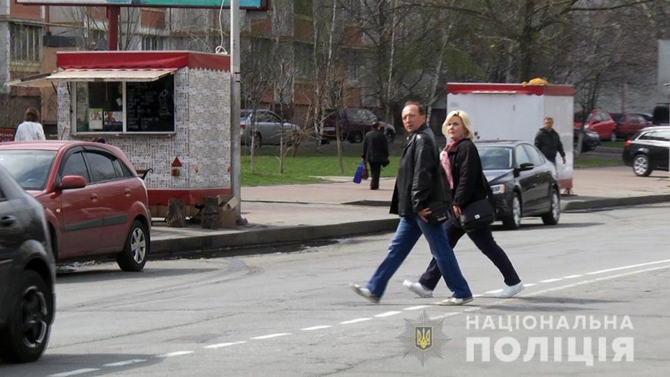 Под Киевом полиция ловила пешеходов-нарушителей, - ФОТО, ВИДЕО, фото-3 Под Киевом полиция ловила пешеходов-нарушителей, - ФОТО, ВИДЕО, фото-3