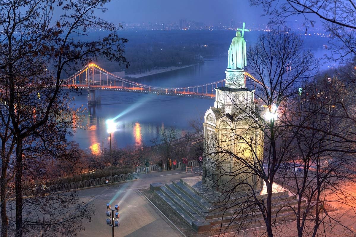 Стеклянный мост в Киеве: как добраться, что посмотреть недалеко, интересные факты