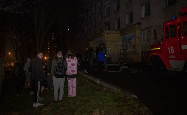 В Киеве горело общежитие НАУ: эвакуировали 120 человек, ФОТО, фото-1 В Киеве горело общежитие НАУ: эвакуировали 120 человек, ФОТО, фото-1, kiev.informator.ua