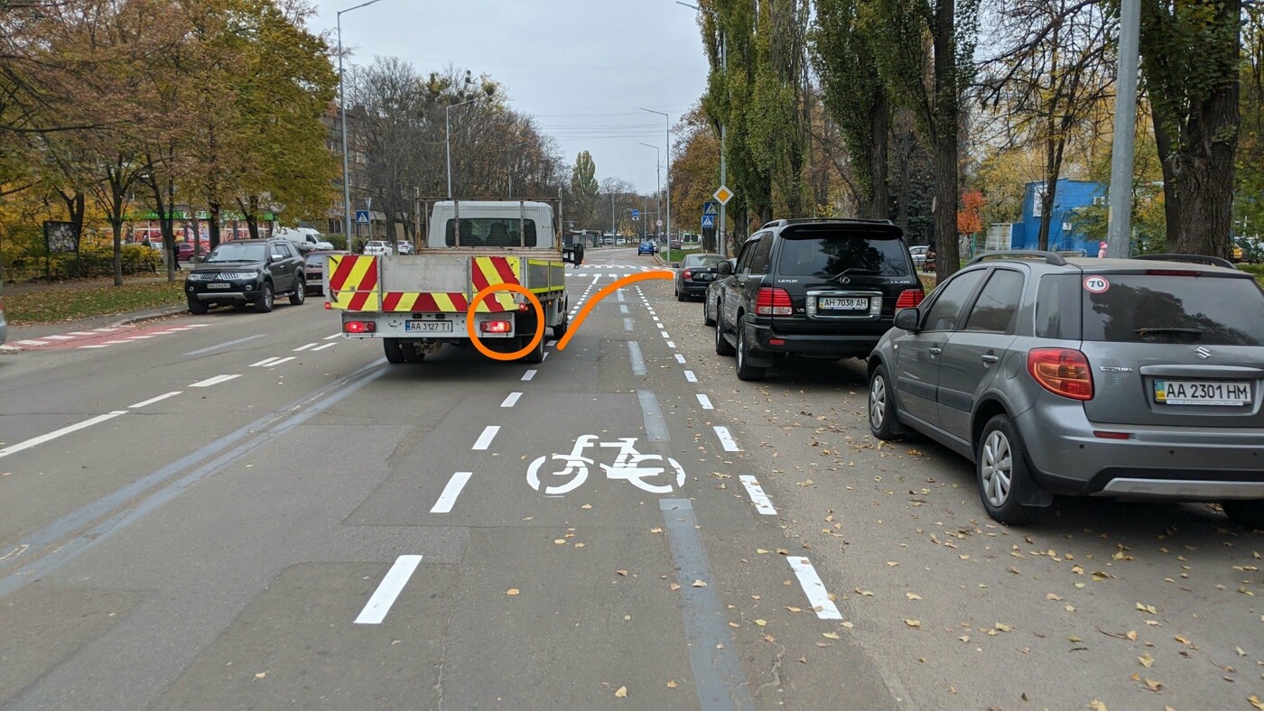 В Соломенском районе Киева паркуют машины на велосипедных полосах, ФОТО, фото-2, Игорь Иванов