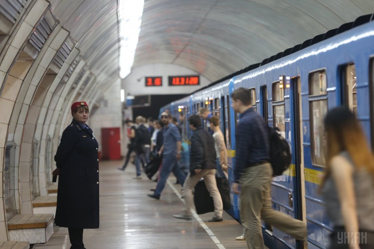 Станцию метро Хрещатик в Киеве открыли. Сообщение о заминировании о... Станцию метро Хрещатик в Киеве открыли. Сообщение о заминировании оказалось ложным, Фото: Униан