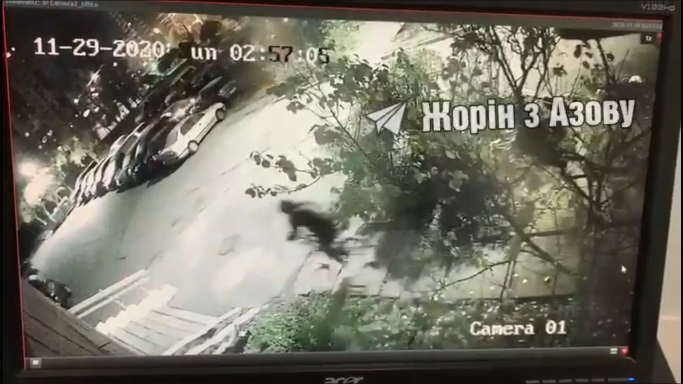 Неизвестный кинул гранату под офис "Национального Корпуса" в Киеве, Фото: Национальный Корпус