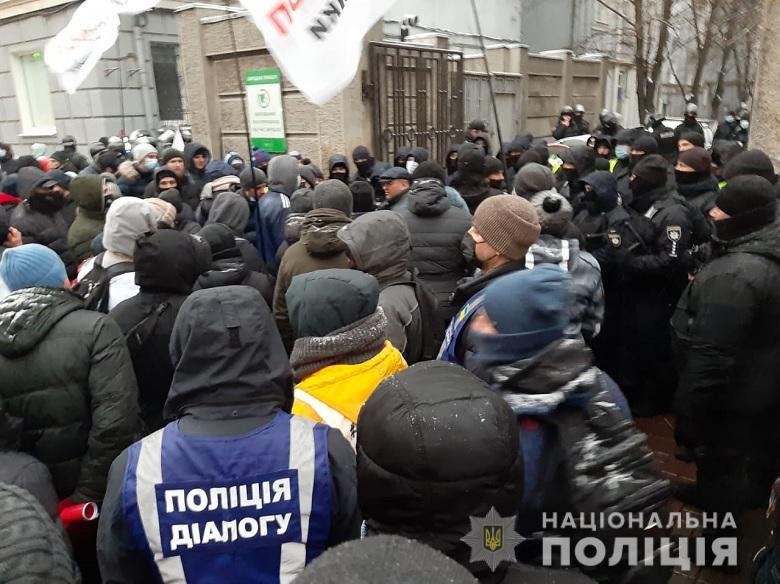 Под ВР произошло столкновения между активистами и силовиками, ФОТО, фото-1