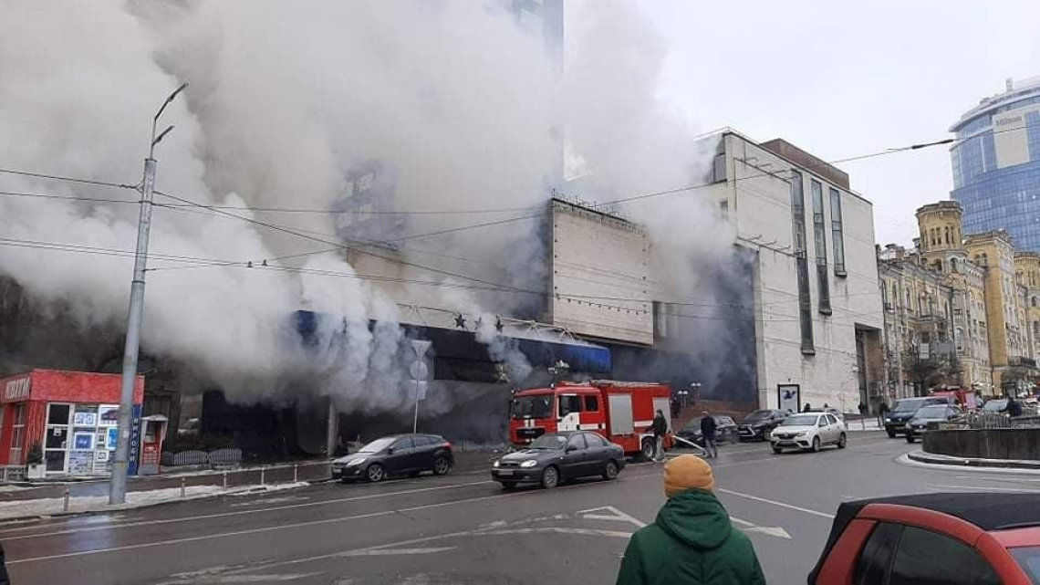 В центре Киева произошел масштабный пожар. Все заволокло дымом. ФОТ... В центре Киева произошел масштабный пожар. Все заволокло дымом. ФОТО, ВИДЕО, Фото: 5 канал