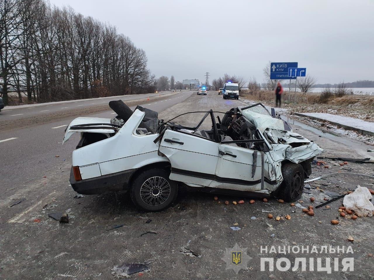 На трассе Киев — Знаменка произошла серьезная авария. Погиб 14-летн... На трассе Киев — Знаменка произошла серьезная авария. Погиб 14-летний подросток и водитель, Фото: Национальная Полиция