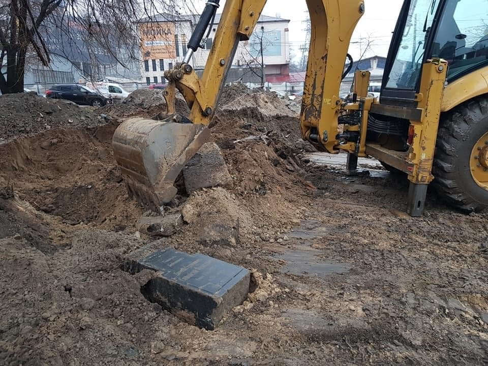 В центре Киева случайно раскопали надгробие могилы генерала императорской армии, ФОТО, фото-1