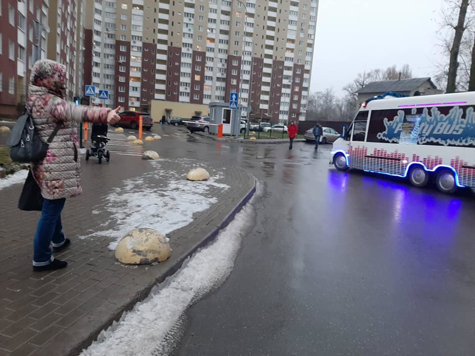 На улицах Киева ездила "музыкальная" маршрутка, Фото Голосеевской РГА