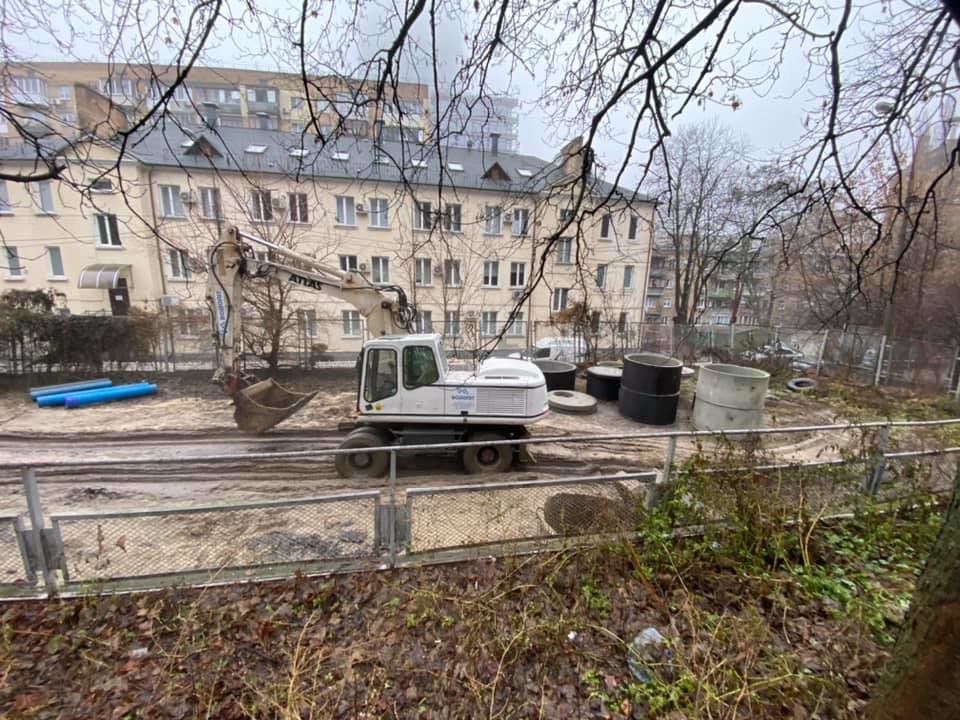 В центре Киева разрушили спортплощадку, чтобы построить многоэтажку, Фото Константина Ковалено в Facebook