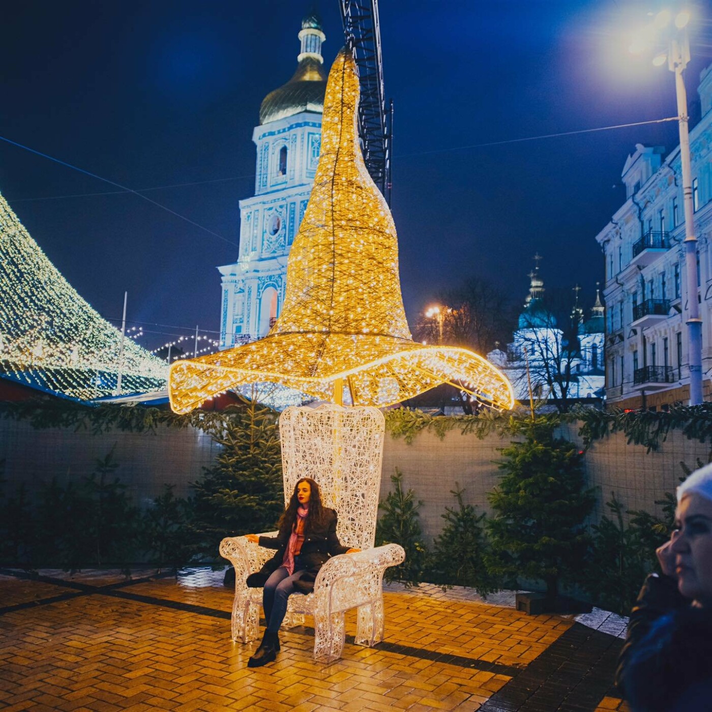 Стало известно, что будет со шляпой с главной елки в Киеве после праздников, Фото: Folk Ukraine