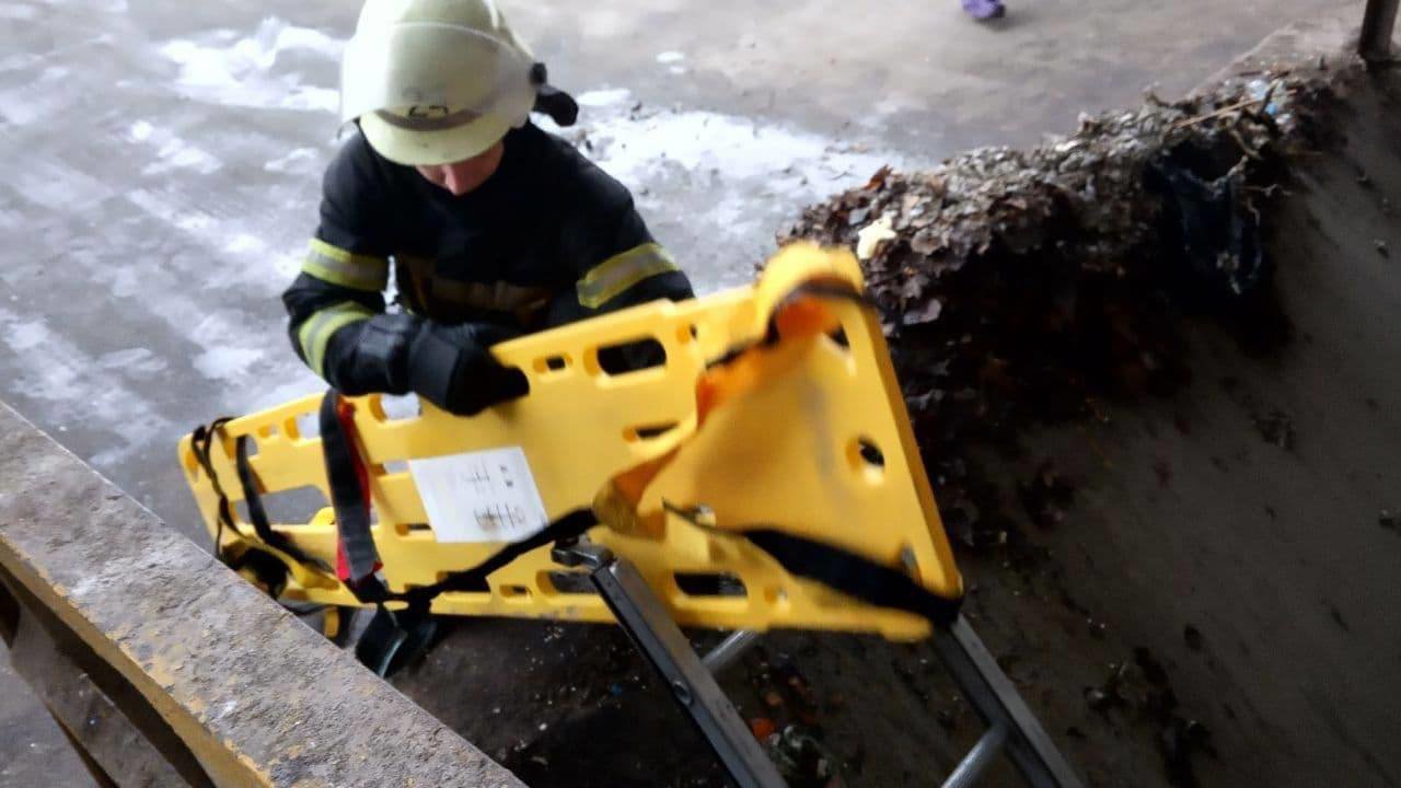 В Киеве в бункер с отходами провалился мужчина., Фото из Telegram-канала Киев оперативный