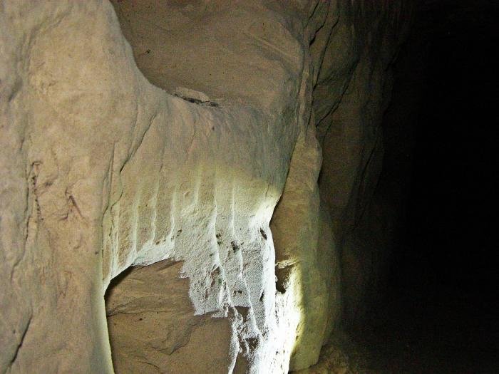 Змиева пещера