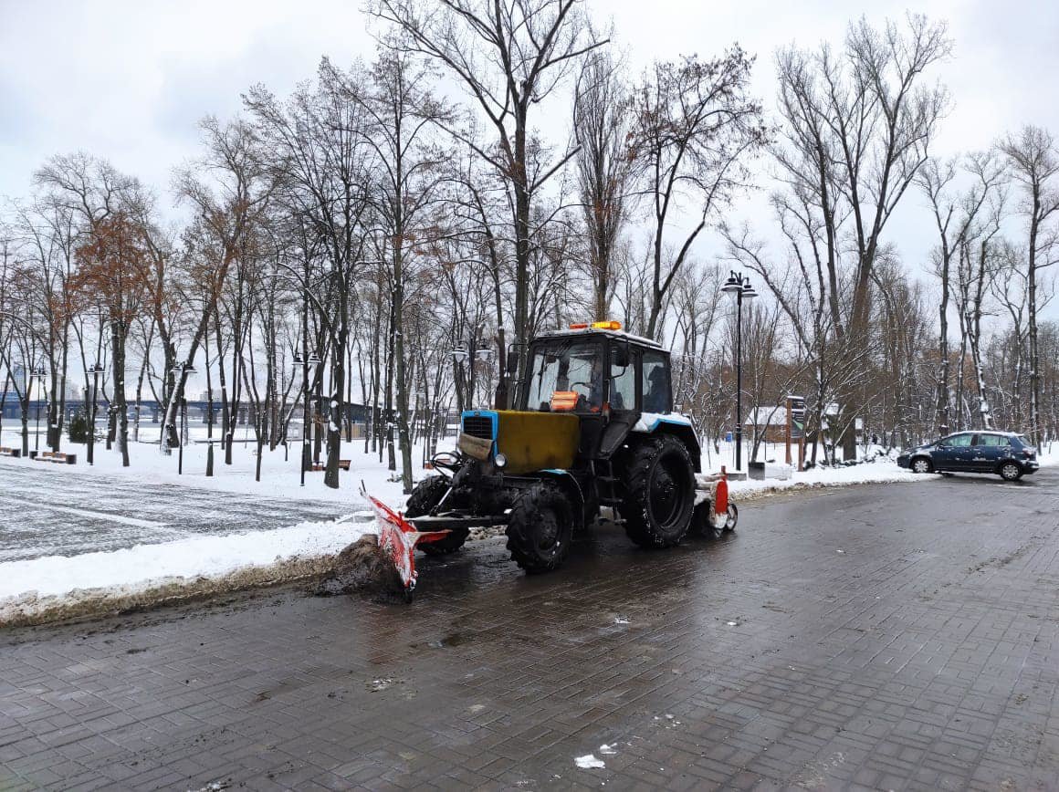 Дорожники активно очищают дороги в Киеве после сильного снегопада, - ФОТО, ВИДЕО, Фото: Киевавтодор