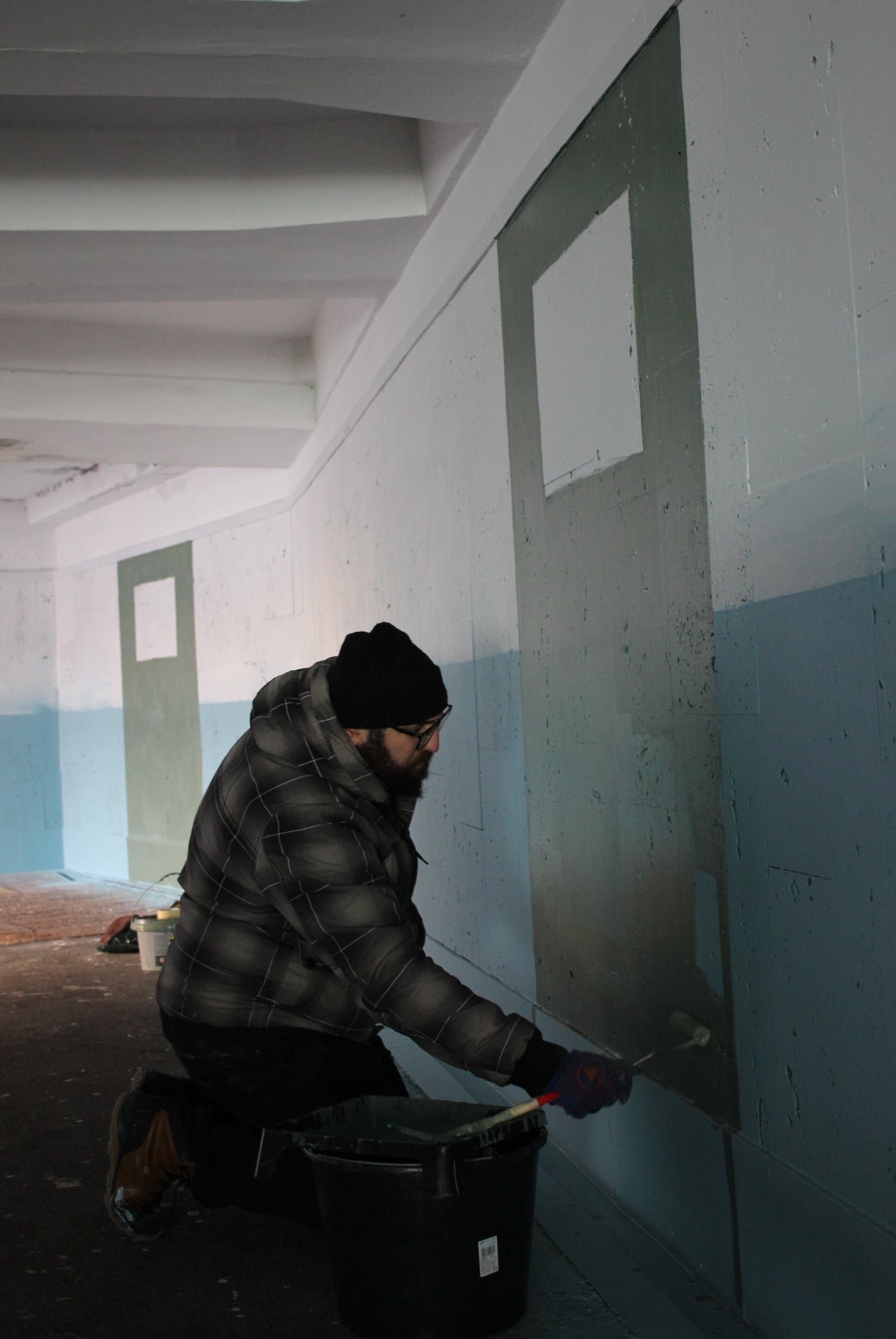 Художник из Грузии разрисовал подземный переход в "коридор СИЗО", Фото: "КримSOS" в Facebook