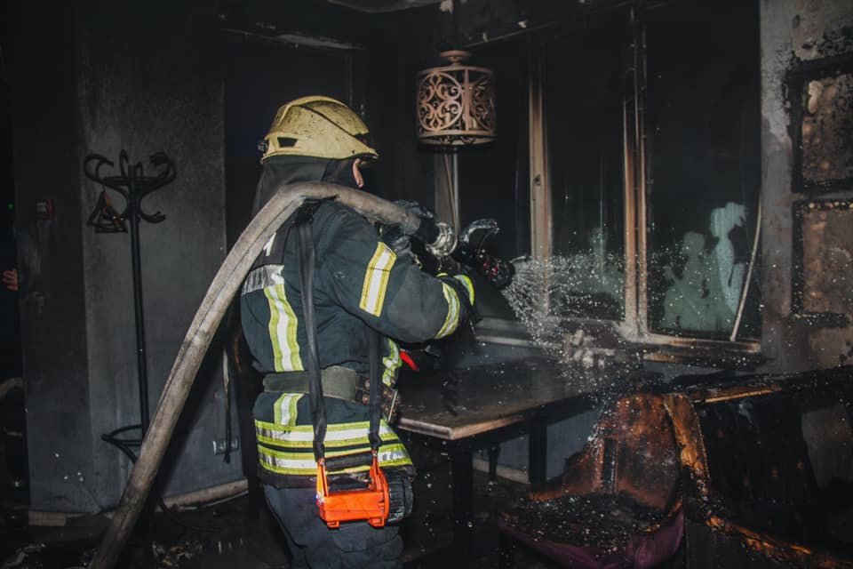 В Киеве на улице Северо-Сырецкой горело кафе