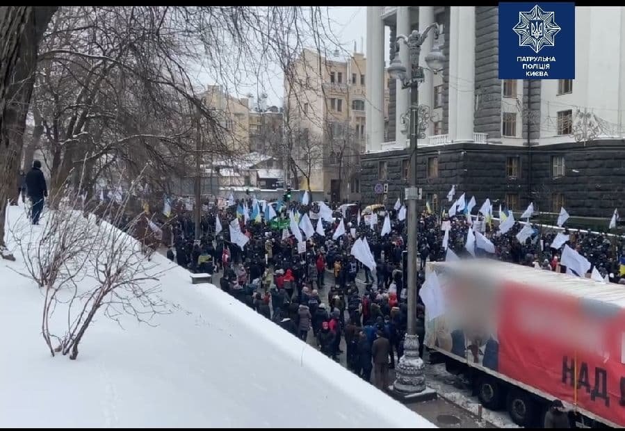 В Киеве ограничили движение по улице Грушевского в обоих направлениях., Фото: пресс-служба патрульной полиции Киева