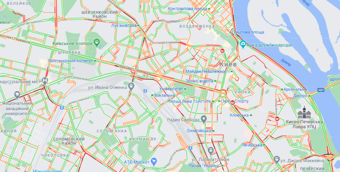 В пробках "стали" главные улицы и мосты Киева