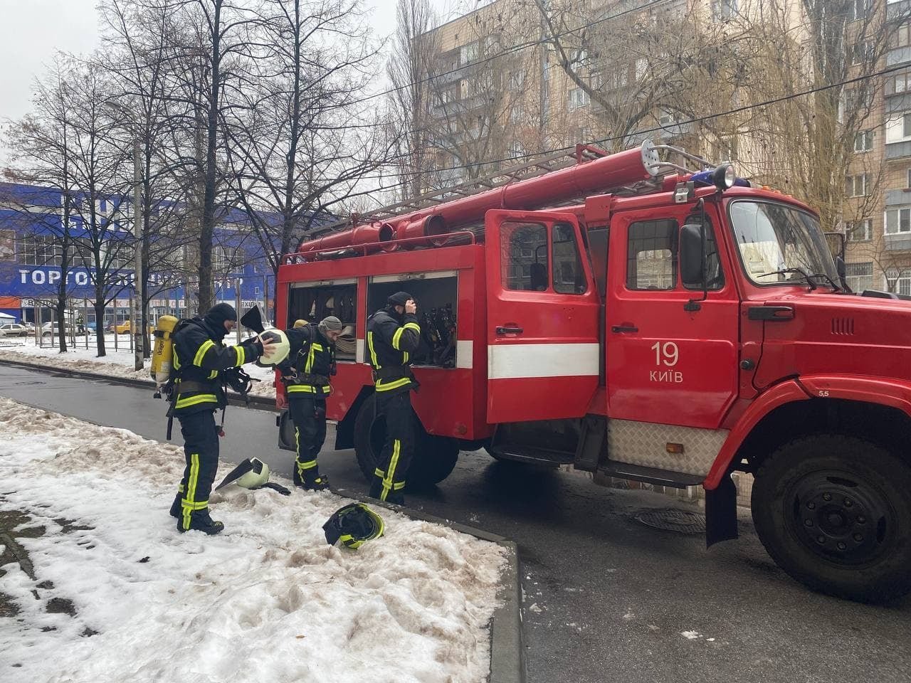 В Киеве горело общежитие, Фото ГСЧС