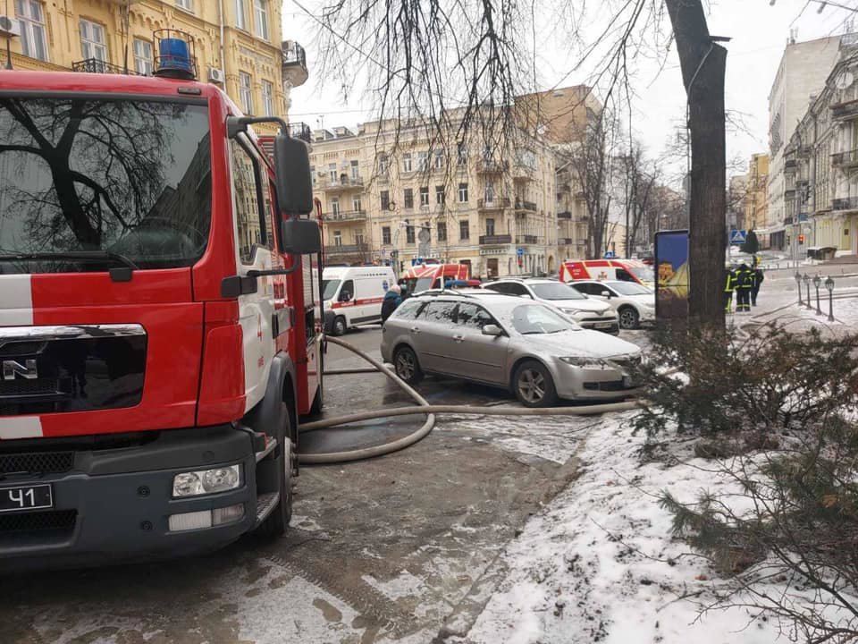 В центре Киева горело кафе в жилой высотке, - ФОТО