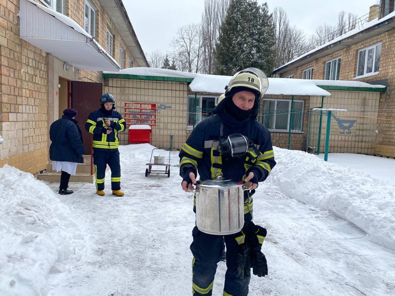 В Киеве горел детский сад: эвакуировали 124 ребенка, - ФОТО