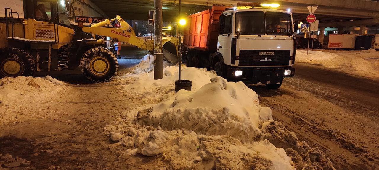 Из Киева вывезли почти 4 тонны снега., Фото КГГА