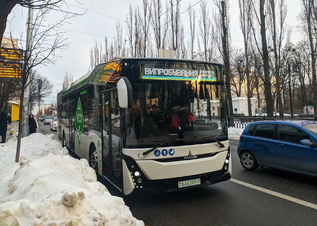 В Киеве тестируют экологический автобус из Беларуси: подробности