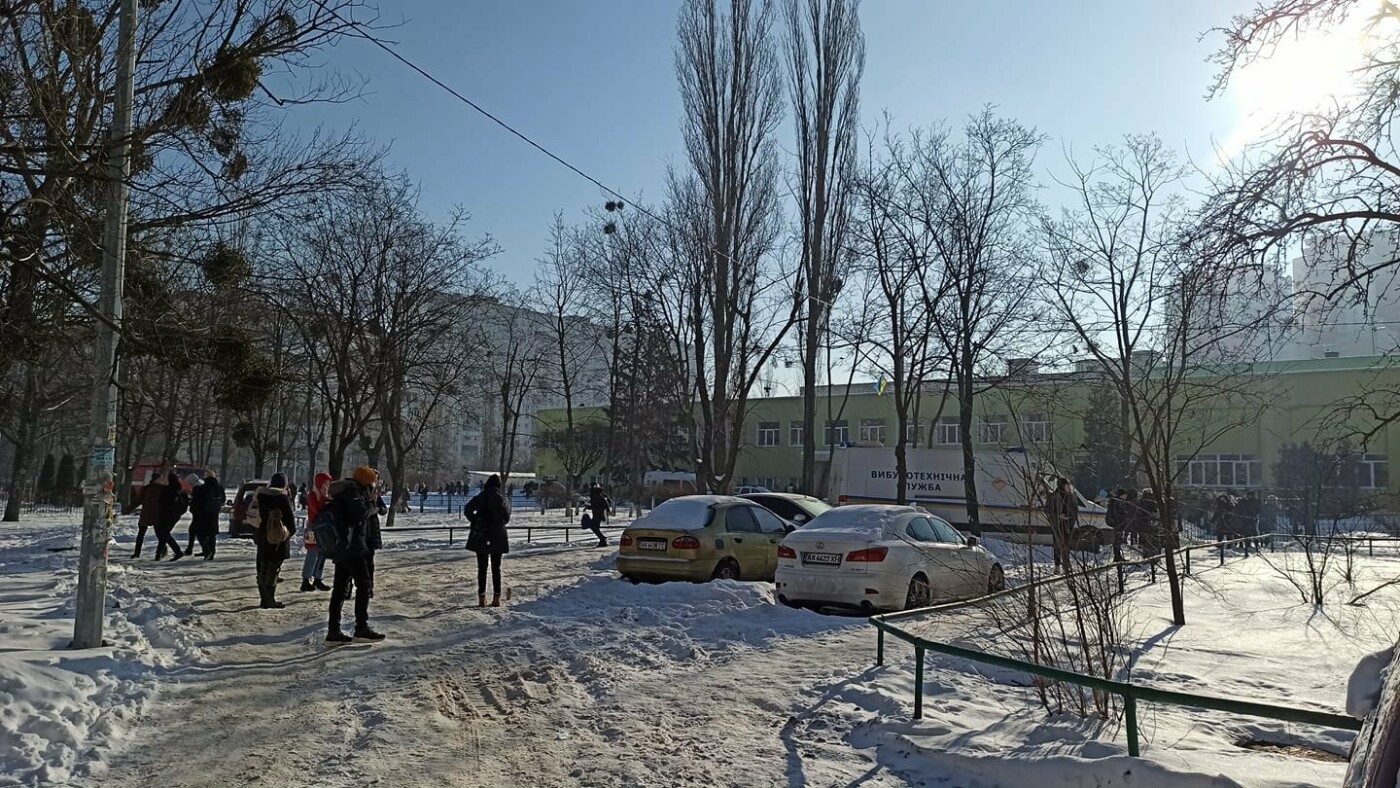 В Киеве заминировали школу на Березняках., Фото из паблика "Наш дом - Березняки"