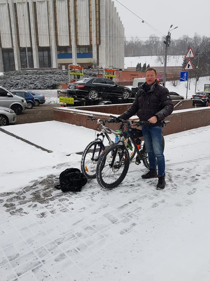 У голландского дипломата украли велосипед, оставленный возле НАБУ в Киеве.