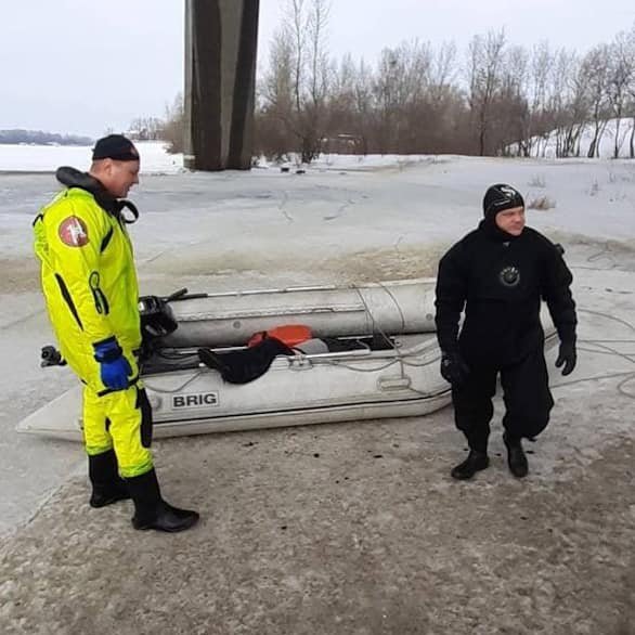 Тело мужчины было найдено в 80 м от берега, на поверхности воды, неподалеку от Труханова острова.