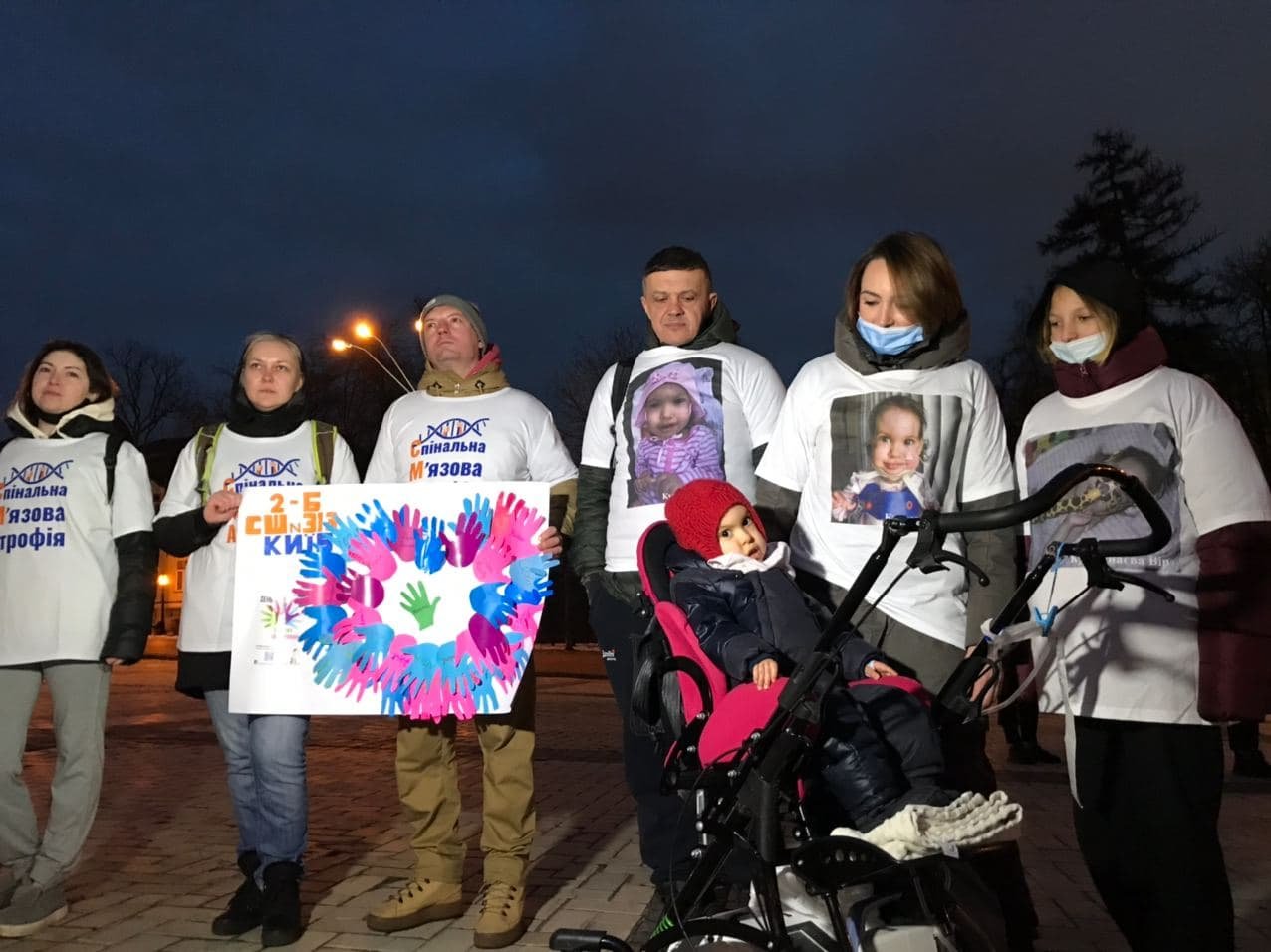 На Михайловской площади установили световую инсталляцию к Международному дню редких заболеваний, Фото: 44.ua